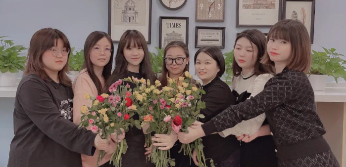 3·8妇女节——3118云顶集团科技鲜花萦绕，，，，，优美相伴